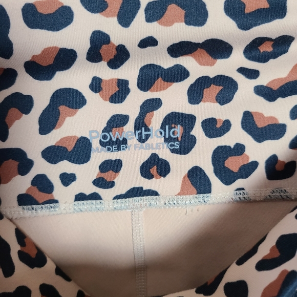 Fabletics leopard sports bra & legging set - Picture 5 of 7
